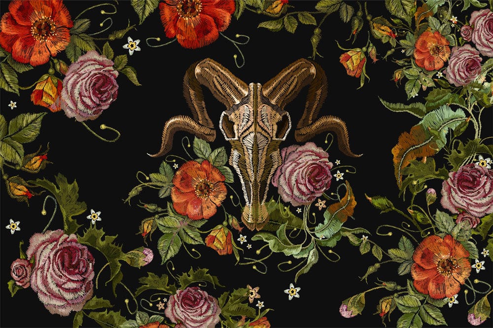 Dark Floral Gothic Skull Wallpaper: Vintage Botanical Pattern with Roses