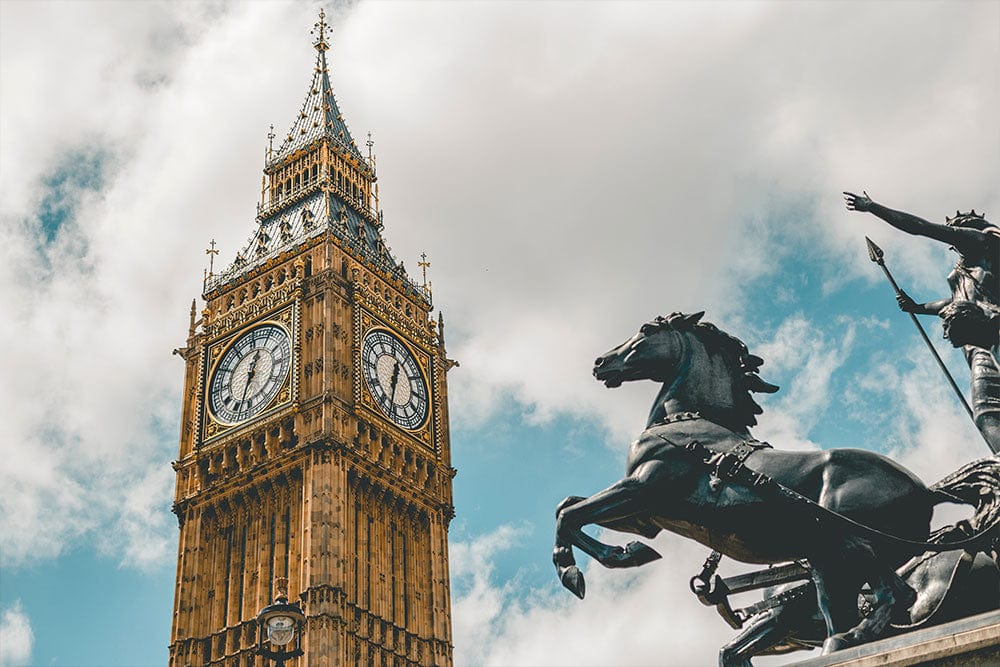 Iconic London Landmark Mural Wallpaper Big Ben Statue Blue Sky Décor