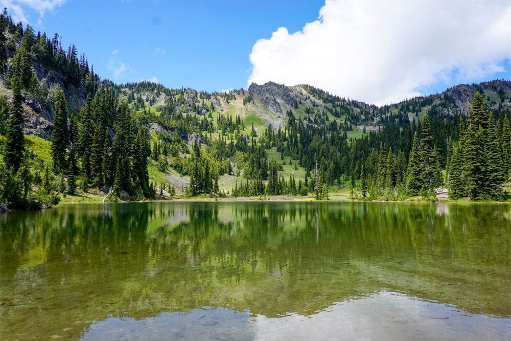 Tranquil Mountain Lake Scene Mural Wallpaper - Serene Nature Landscape Decor