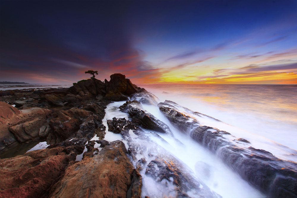 Sunset Seascape Mural Wallpaper: Tranquil Coastal View in Rich Colours