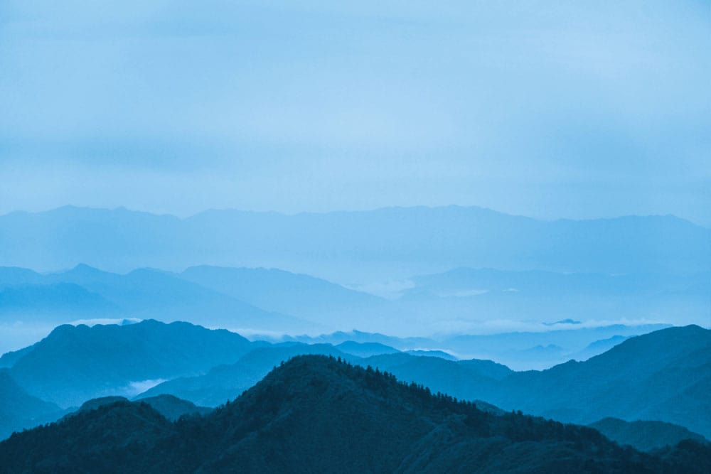 Serene Blue Mountain Mist Scenic Mural Wallpaper for Tranquil Interiors