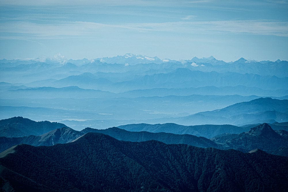 Tranquil Blue Mountain Landscape Mural Wallpaper - Serene Nature Décor Escape