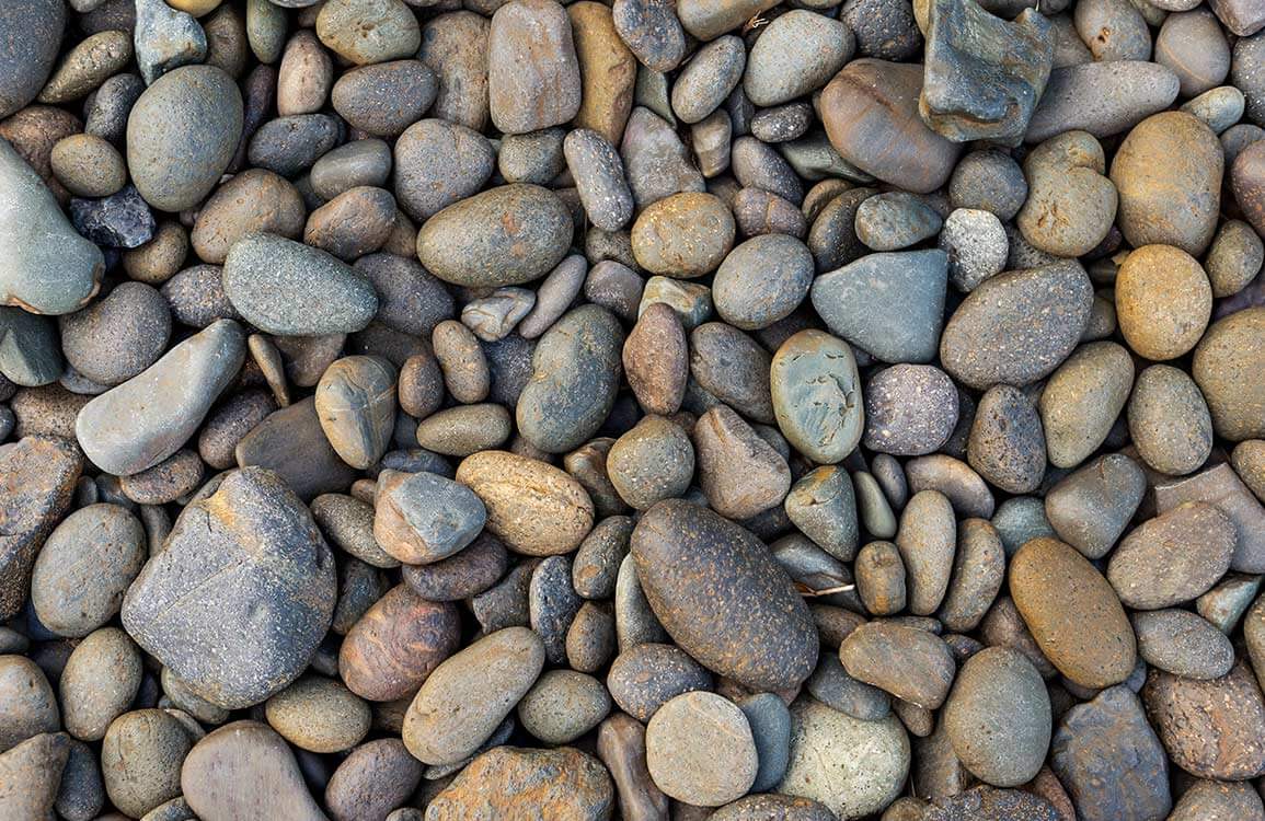 Natural Pebble Pattern Wallpaper in Earthy Tones for Tranquil Spaces