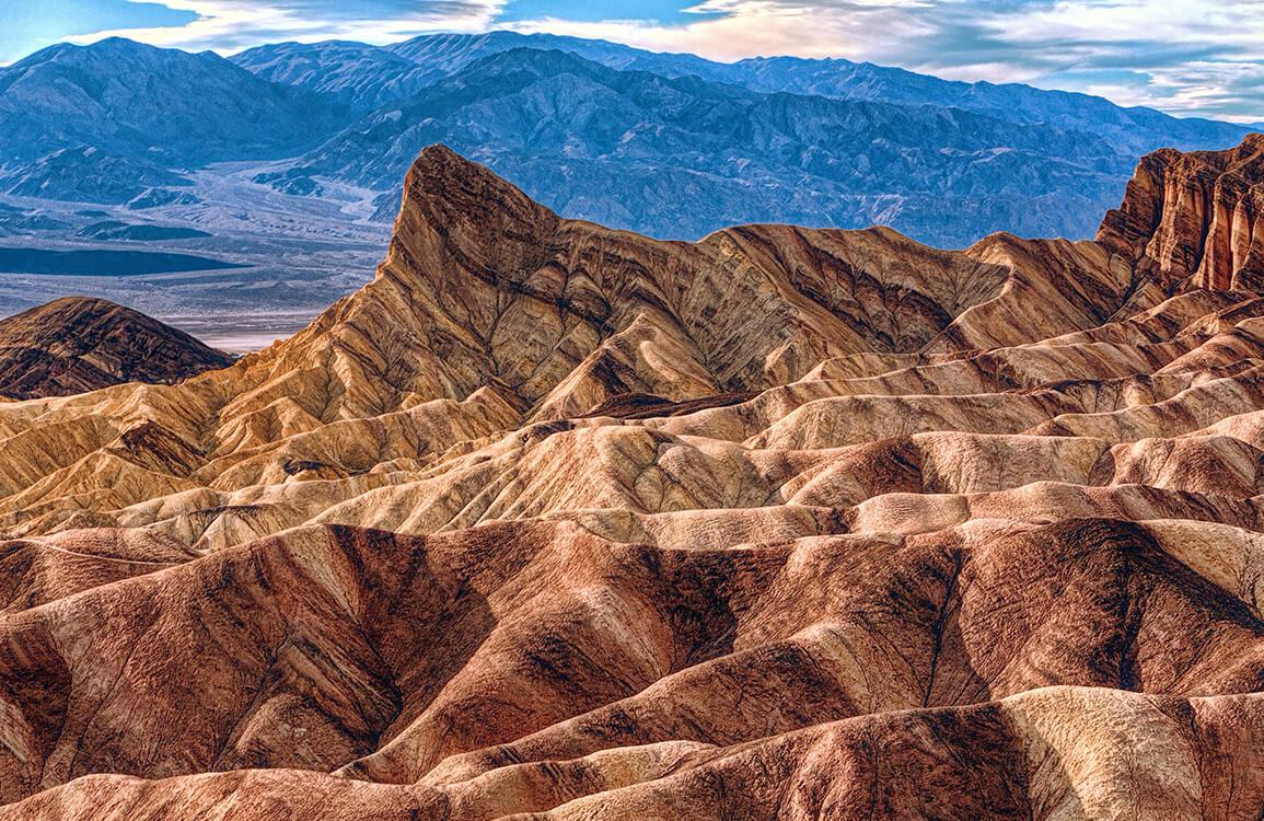 Desert Mountain Vista Mural Wallpaper: Earthy Tones with Majestic Landscape Design