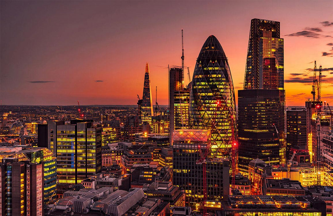 London Cityscape Mural Wallpaper - Vibrant Sunset Skyline for Modern Interiors