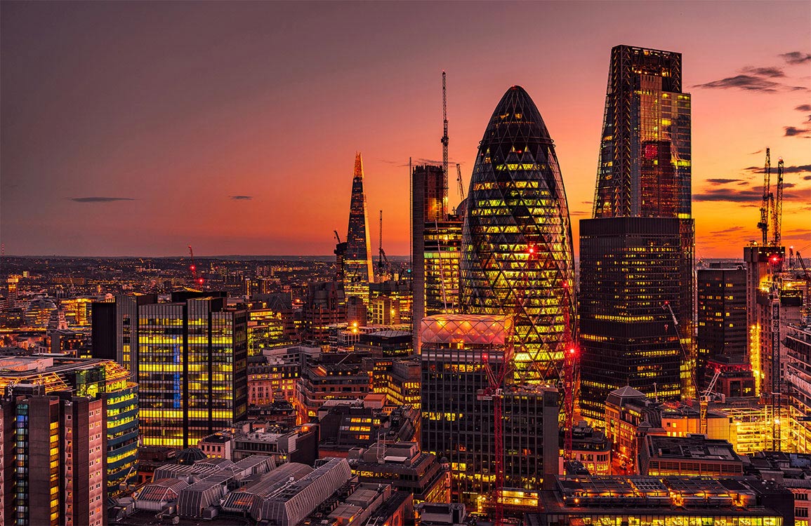 London Cityscape Mural Wallpaper - Vibrant Sunset Skyline for Modern Interiors