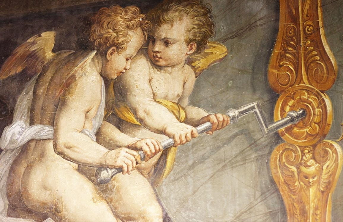 Antique Cherub Fresco Mural Wallpaper: Vintage Renaissance Angelic Design