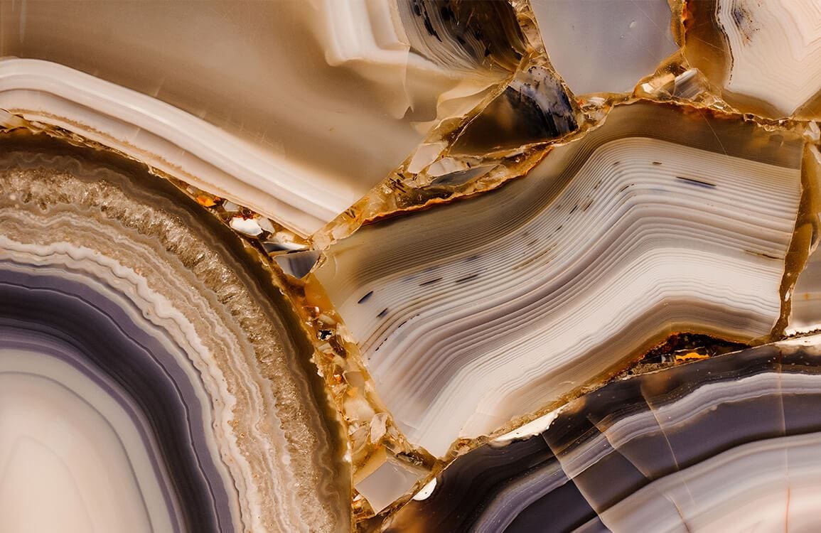 Elegant Onyx Marble Vein Wallpaper in Earth Tones for Modern Interiors