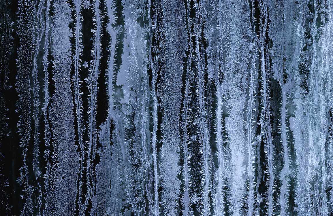 Icy Blue Vertical Texture Wallpaper for Modern Elegance and Style Décor
