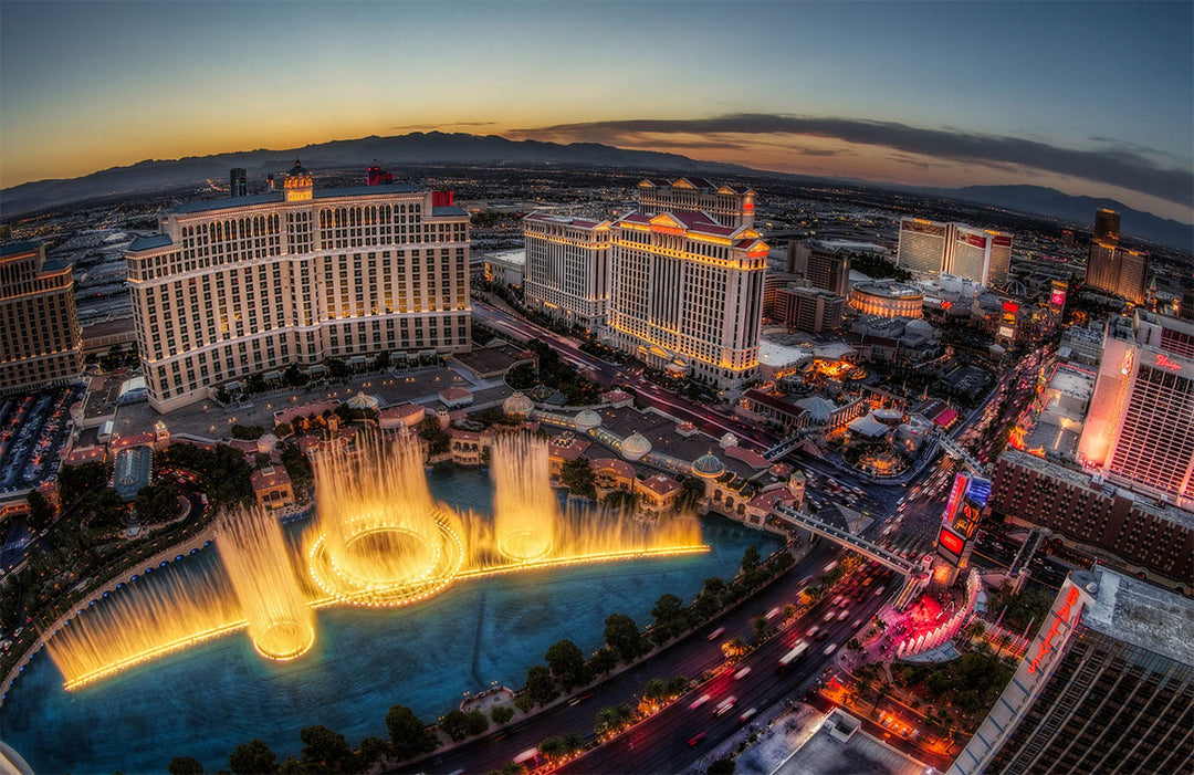 Luxurious Las Vegas Skyline Evening Mural Wallpaper with Illuminated Fountains