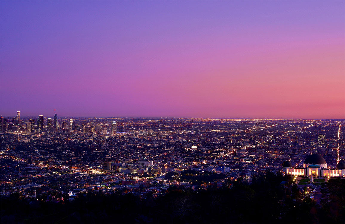 Vibrant Cityscape Twilight Mural Wallpaper - Purple and Pink Urban Elegance