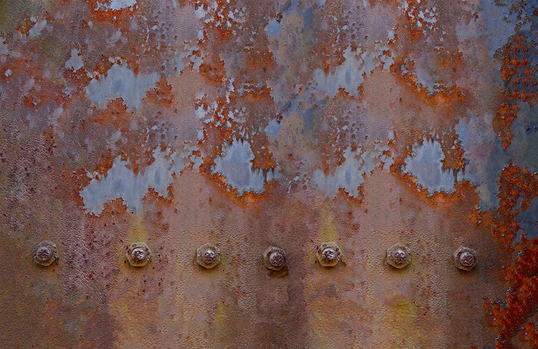 Vintage Rusted Metal Effect Wallpaper with Industrial Style Texture Design