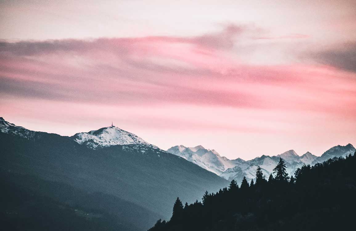 Serene Pink Dusk Mountain Landscape Mural Wallpaper for Tranquil Spaces