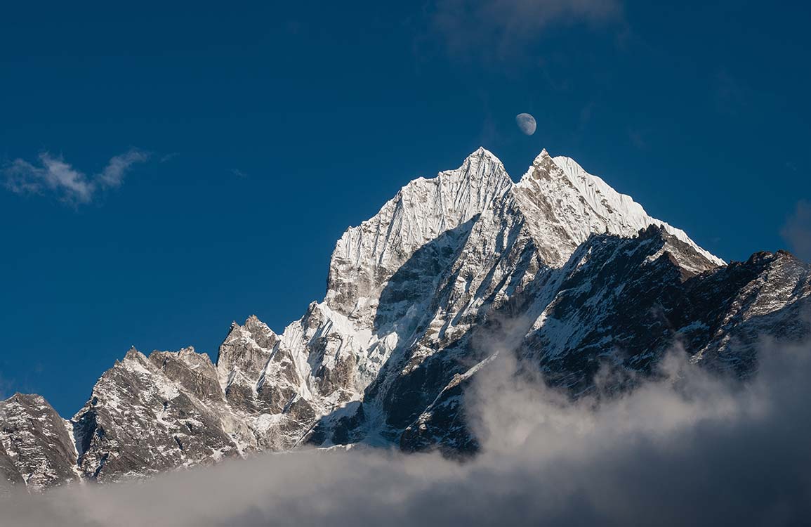 Majestic Mountain Peaks Blue Sky Mural Wallpaper for Tranquil Spaces