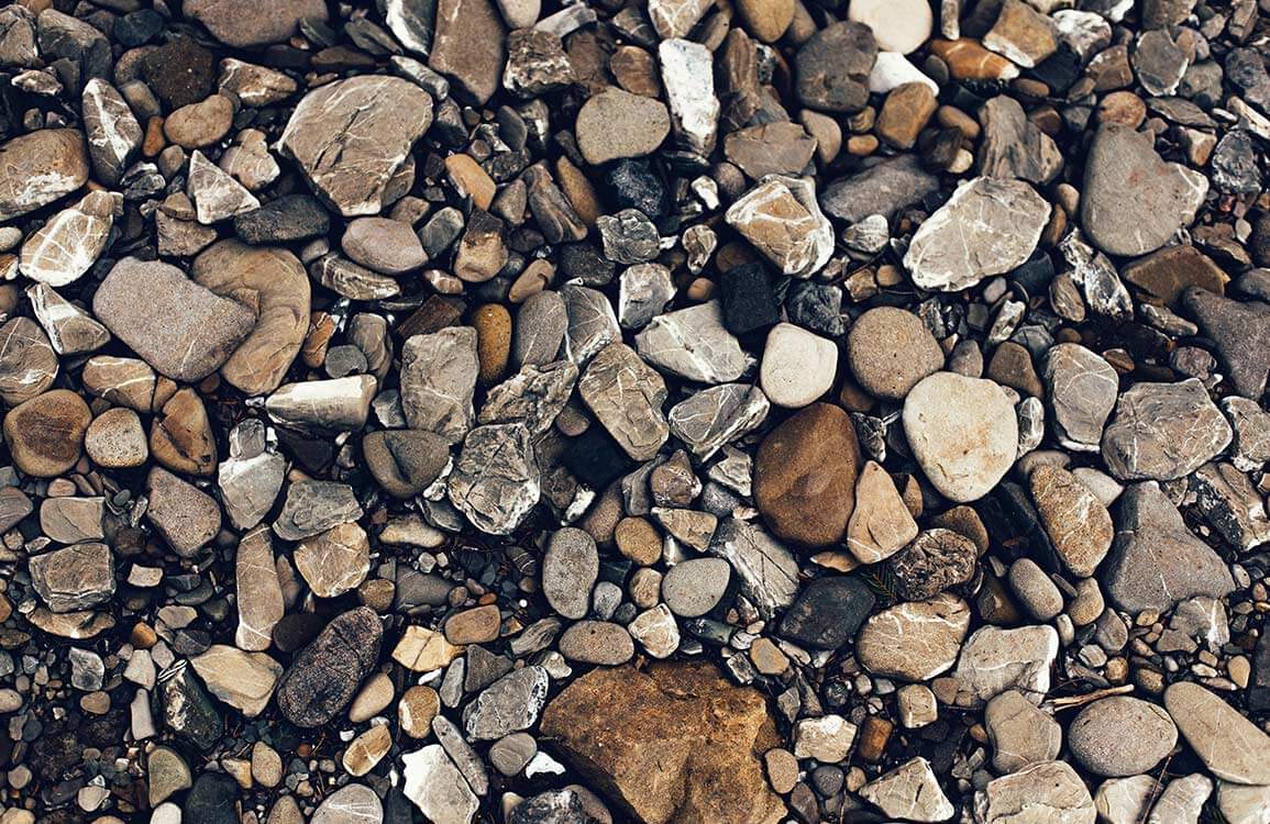 Natural Stone Pebble Pattern Wallpaper in Earth Tones for Rustic Interiors